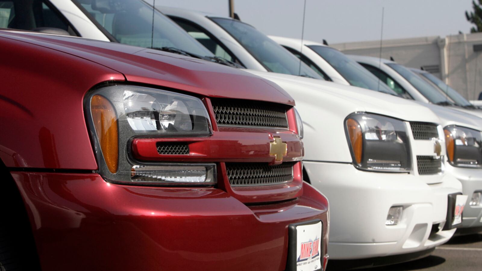cheats/2012/08/19/gm-recalls-250-000-suvs/general-motors-recall-cheat_m7wjmx