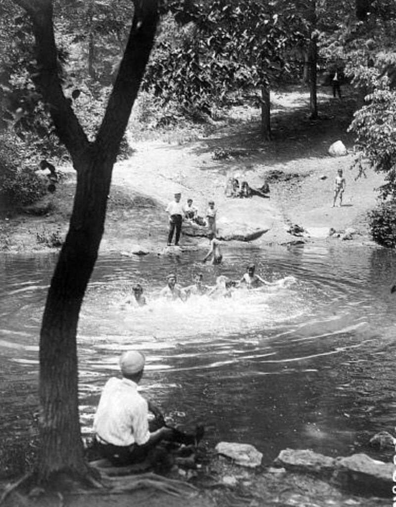 galleries/2013/05/25/vintage-summer-in-new-york-the-sweet-sweaty-city-life/130524-nyc-swim-bronx_u90jzt