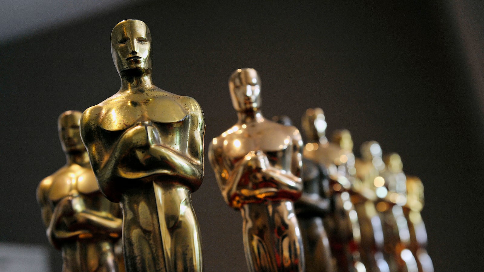articles/2013/02/21/oscar-ballot-nominee-cheat-sheet/130221-oscar-ballot-interactive-tease_ubxsie