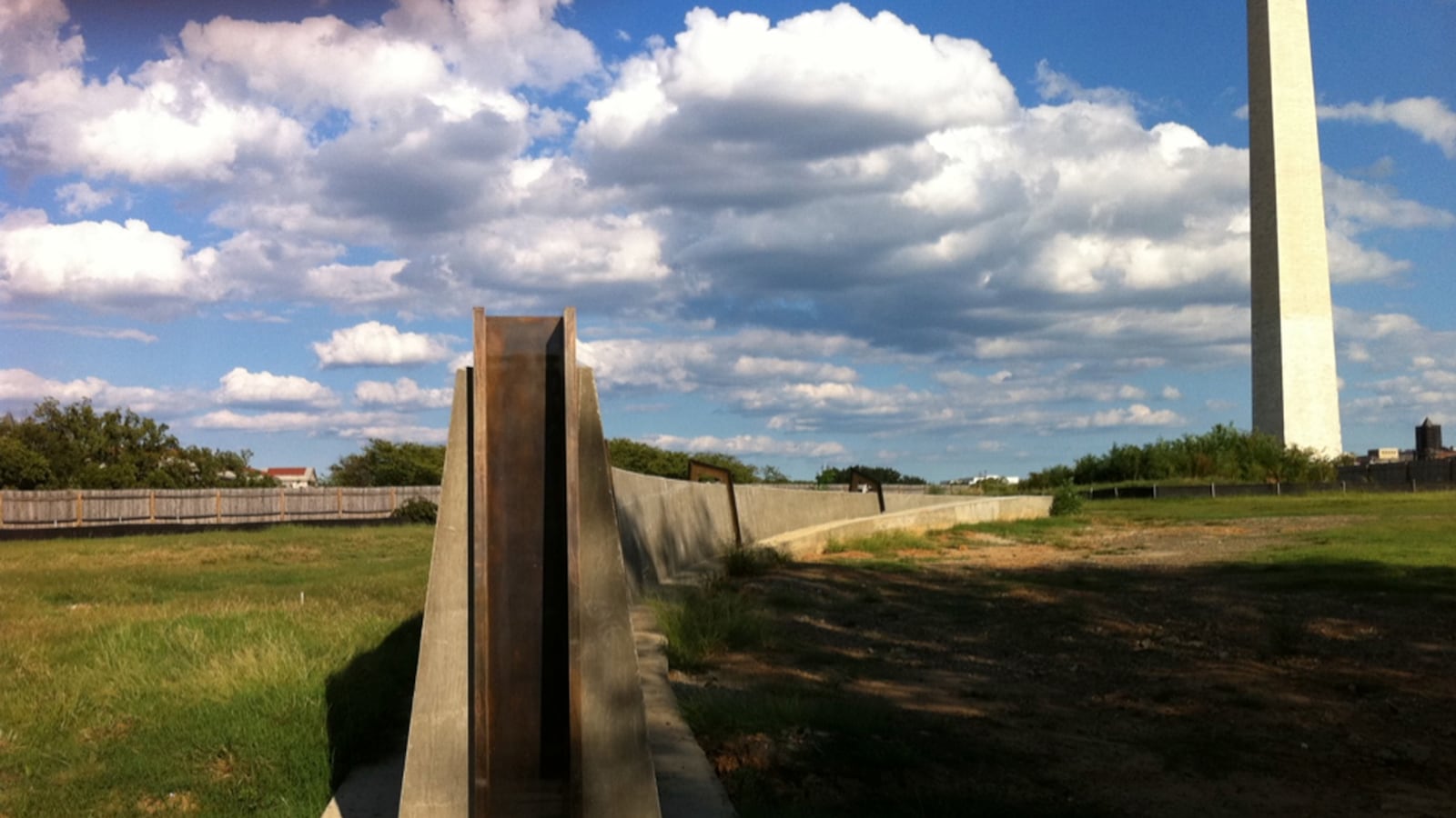 articles/2013/02/19/welcome-to-the-politics-of-climate-change-adapt-and-avert/130218-Hertsgaard-Levee-tease_mvaw9s