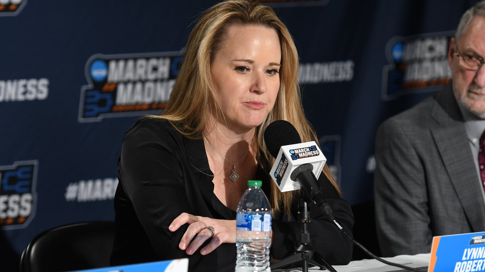 Utah coach Lynne Roberts
