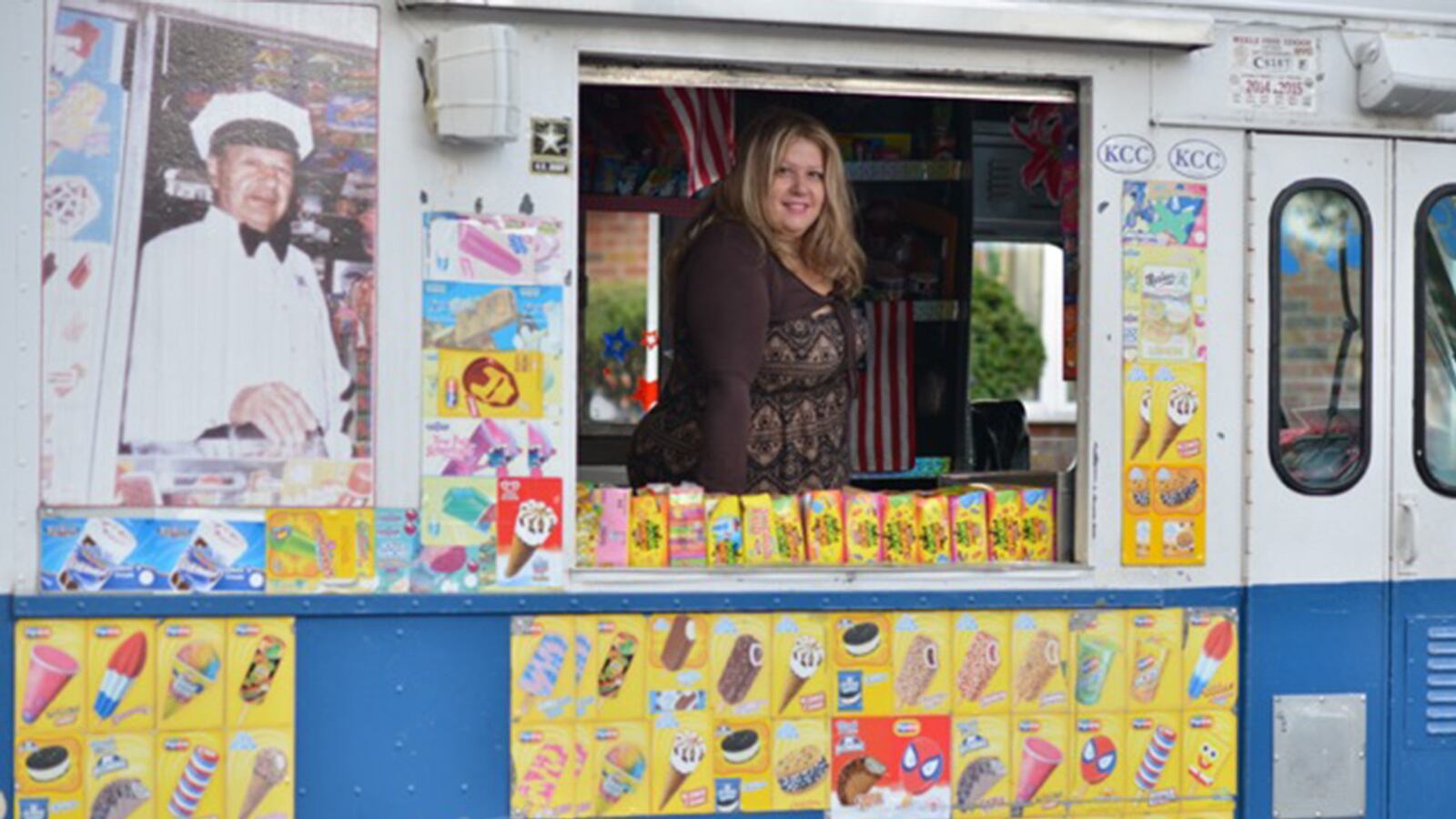 articles/2014/10/13/how-brooklyn-s-first-ice-cream-girl-fought-city-hall-and-won/141012-daly-icecream-tease_ehctl2