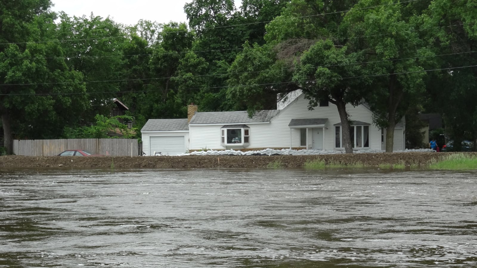cheats/2011/06/22/north-dakota-city-evacuated/minot-flooding-cheat_qdrjzg