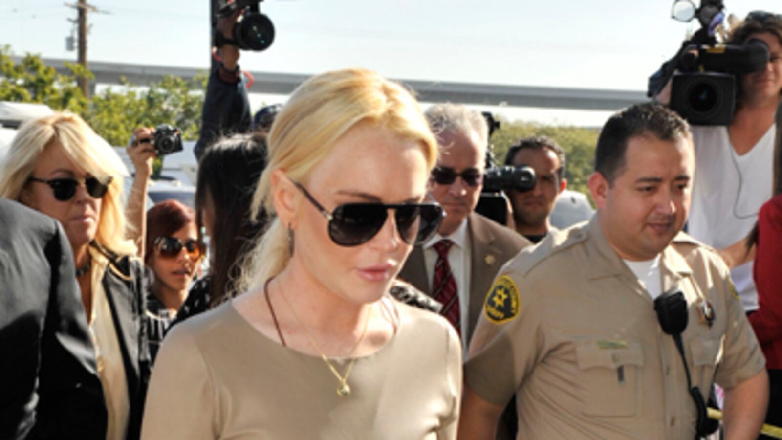 articles/2011/03/10/lindsay-lohan-plea-deal-may-return-to-court-march-25/pelisek-lindsay-lohan-hearing_165397_w2kfgn