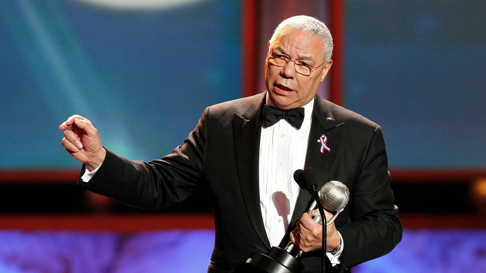 2021-10-18T132049Z_2100293162_RC2DCQ9EDNKY_RTRMADP_3_USA-POWELL_agrtks