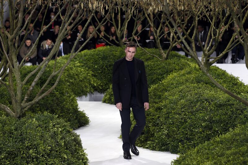 articles/2013/01/23/raf-simons-will-design-film-costumes-naeem-khan-s-flotus-moment/130122-raf-simons-s2013-tease_wxzfqo