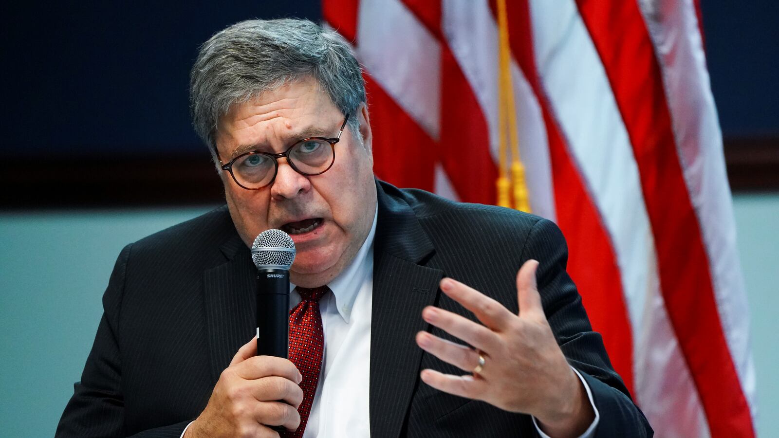 2020-09-21T190156Z_913181741_RC273J9KE26S_RTRMADP_3_USA-JUSTICE-BARR_d9oeh2