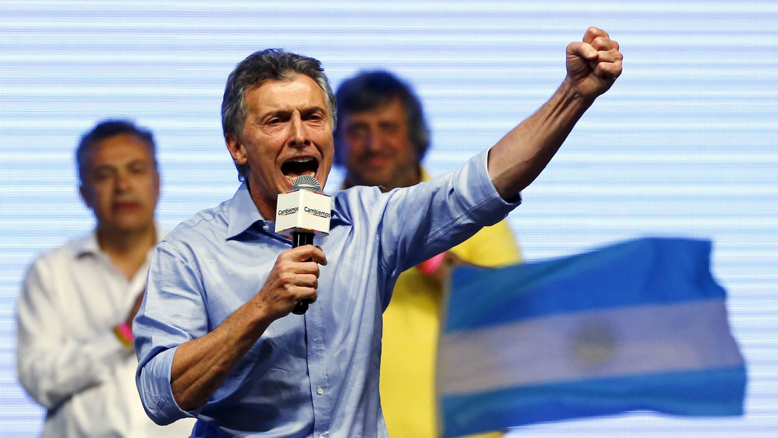 cheats/2015/11/22/opposition-s-macri-wins-argentina-poll/151122-mauricio-macri-argentina-election-cheat_w9offc