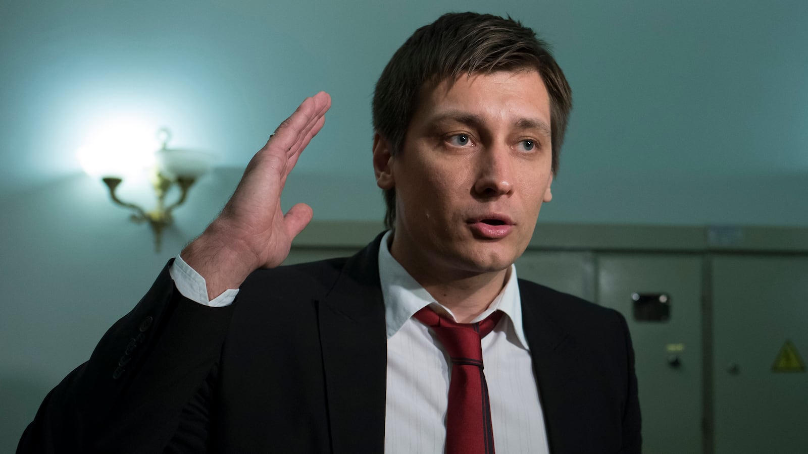 articles/2015/11/26/the-last-russian-reformer-meet-the-millennial-speaking-truth-in-putin-s-parliament/151122-nestova-Dmitry-Gudkov-tease_orildn