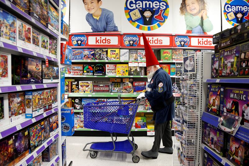 galleries/2016/11/25/the-art-of-becoming-santa-photos/161122-art-of-becoming-santa-GAL-07_umxkr2