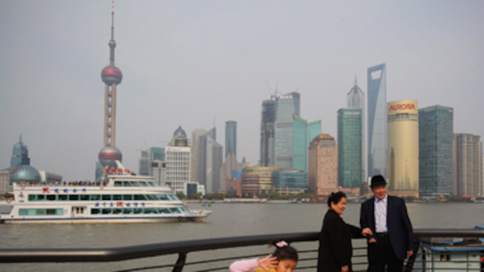 articles/2011/01/07/shanghai-travel-guide-what-to-see/hunt-suitcase-shanghai_151514_thaxwf