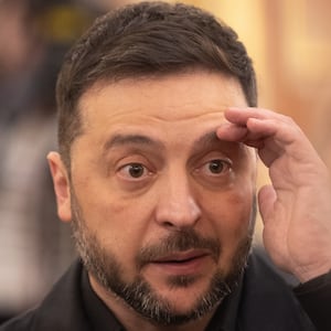 Volodimir Zelenski has been forced into a decision on the U.S. peace deal.