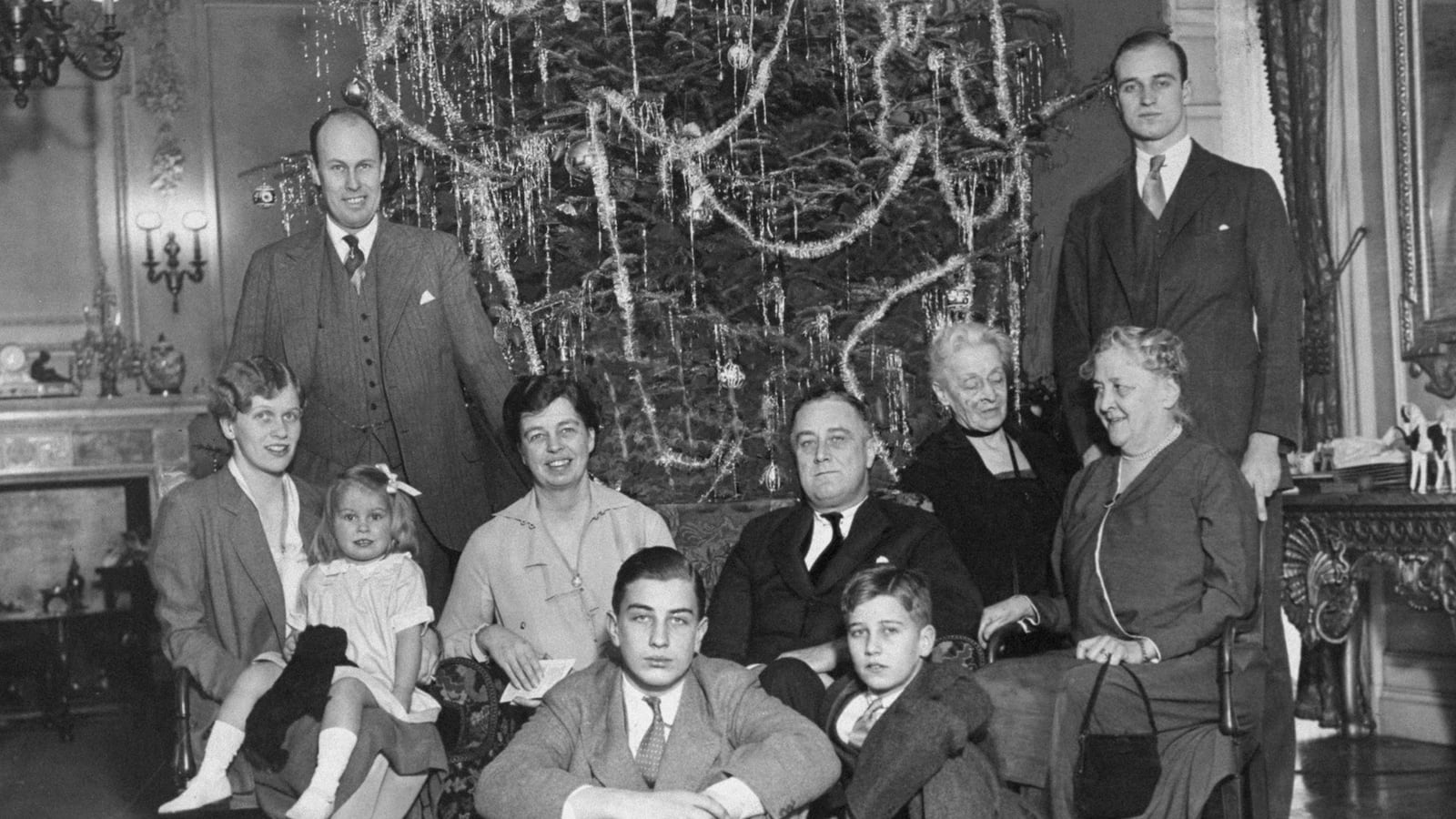 articles/2016/11/25/when-fdr-turned-off-the-national-christmas-tree/161123-Mills-fdr-xmas-tease_cyynxb