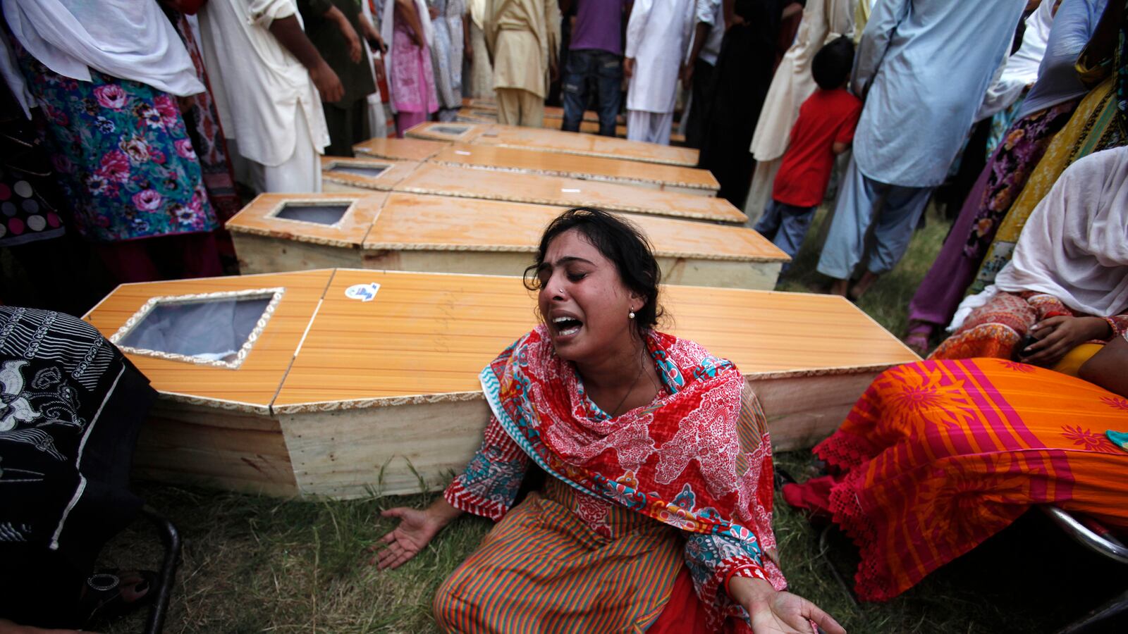 galleries/2013/09/23/pakistani-church-bombing-kills-dozens-photos/gal-pakistani-church-tease_s3noyq