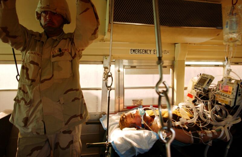 galleries/2009/11/30/groundbreaking-care-for-soliders-in-iraq/iraq-medi9_vnntcj