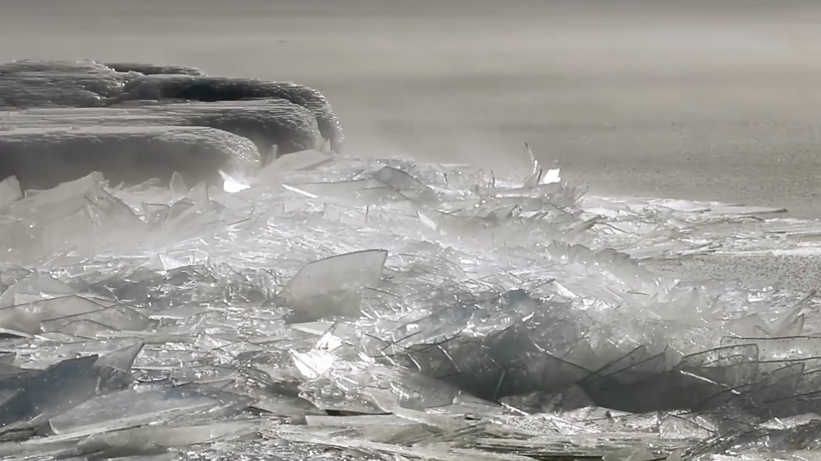 videos/2016/02/19/hypnotic-ice-stacking-vid-is-pure-magic/160219-joiner-icestack_huvafn