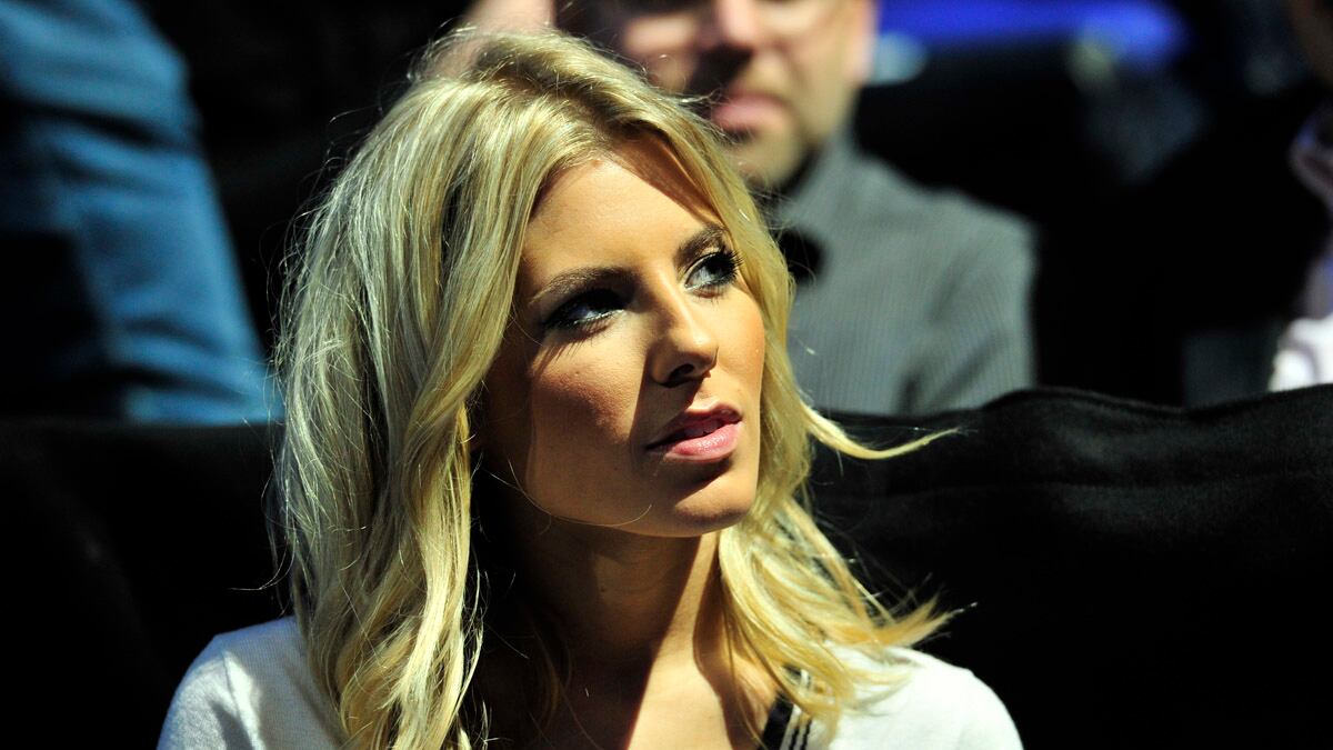 articles/2012/04/11/prince-harry-s-new-girl/mollie-king-dating-harry_pungqr