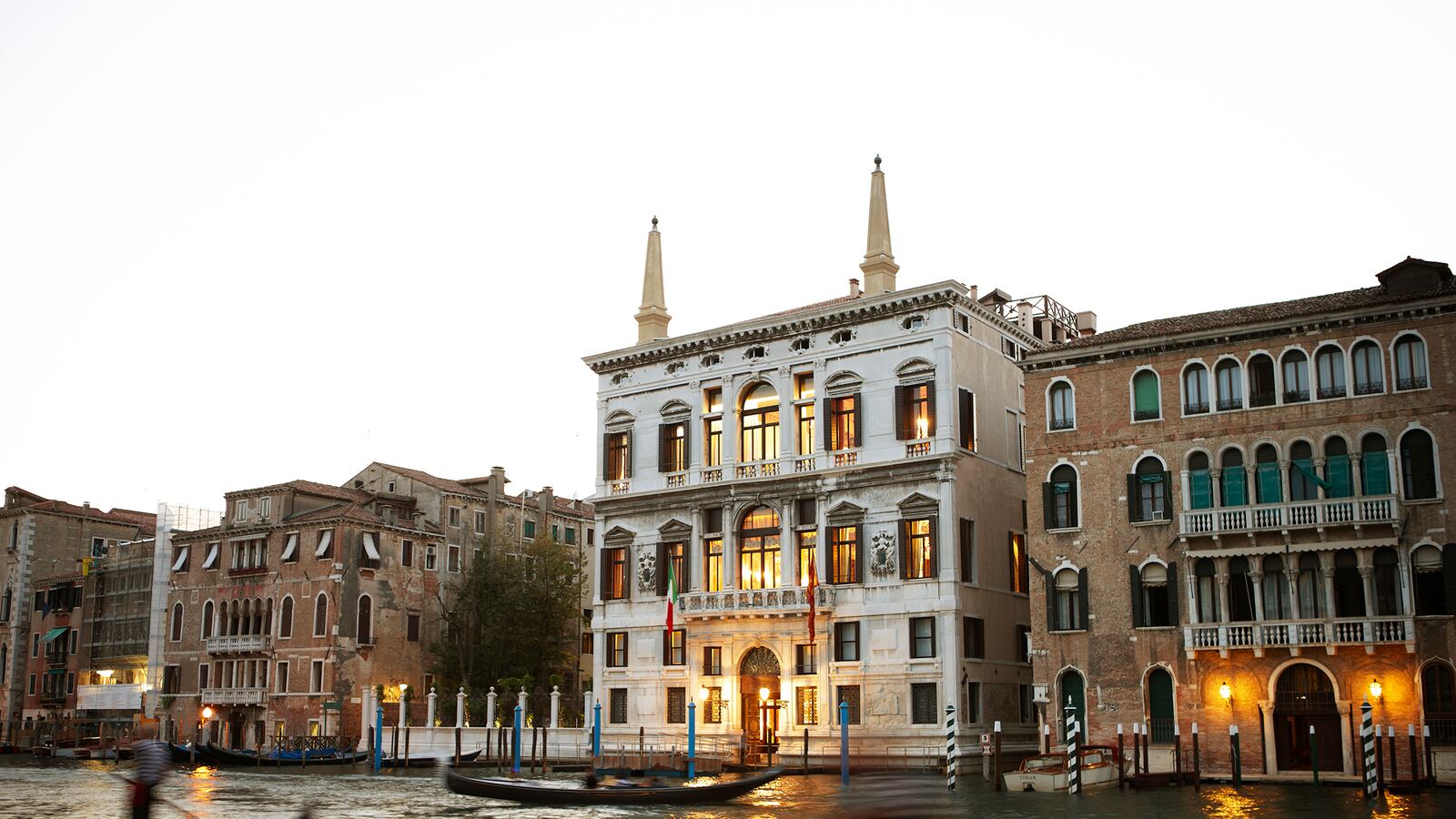 galleries/2014/07/11/these-gorgeous-historic-buildings-are-now-luxury-hotels/140611-luxury-hotels-06_qewiif