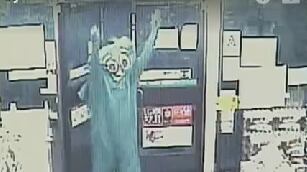 cheats/2011/09/07/robbery-by-man-in-gumby-suit-foiled/gumby-robbery-cs_w9yb5u