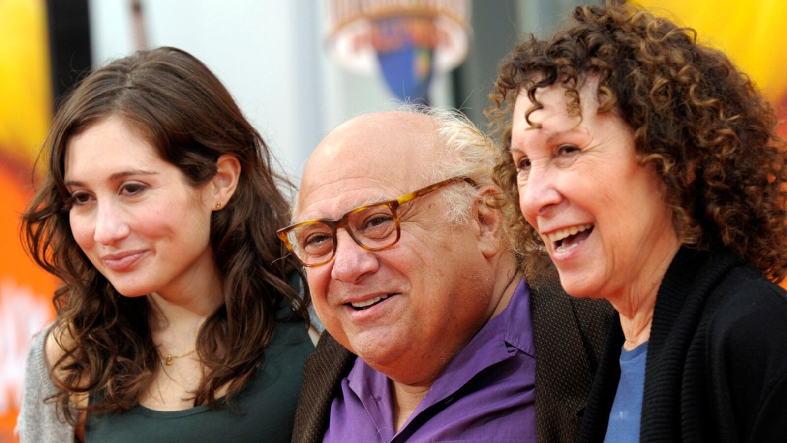 cheats/2012/10/08/danny-devito-rhea-perlman-split/devito-perlman-breakup-cheat_f8jniz