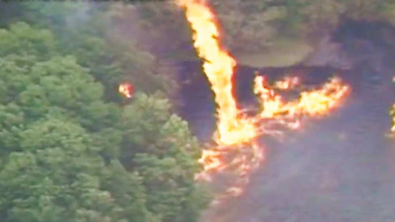 articles/2015/09/06/see-a-river-of-whiskey-explode-in-flames/20150904-joiner-firenado_dc0er5
