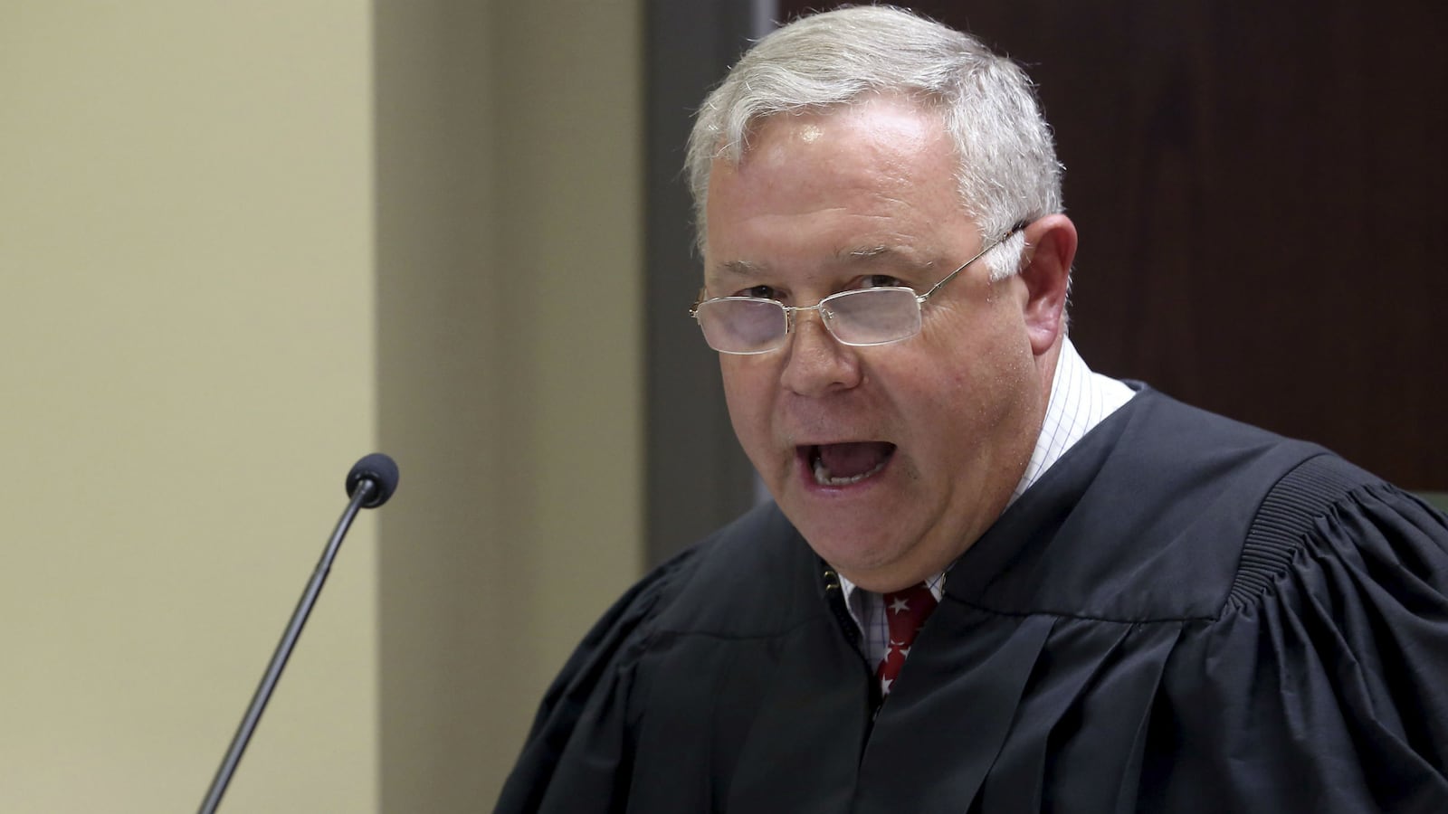 cheats/2015/06/20/daily-beast-gets-n-word-using-judge-sacked/150620-judge-cheat_un2flz