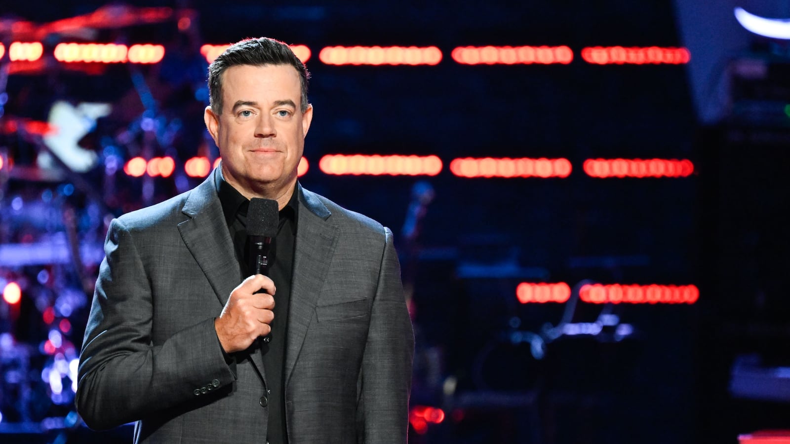 THE VOICE -- "The Battles Part 3" Episode 2809 -- Pictured: Carson Daly -- (Photo by: Griffin Nagel/NBC via Getty Images)