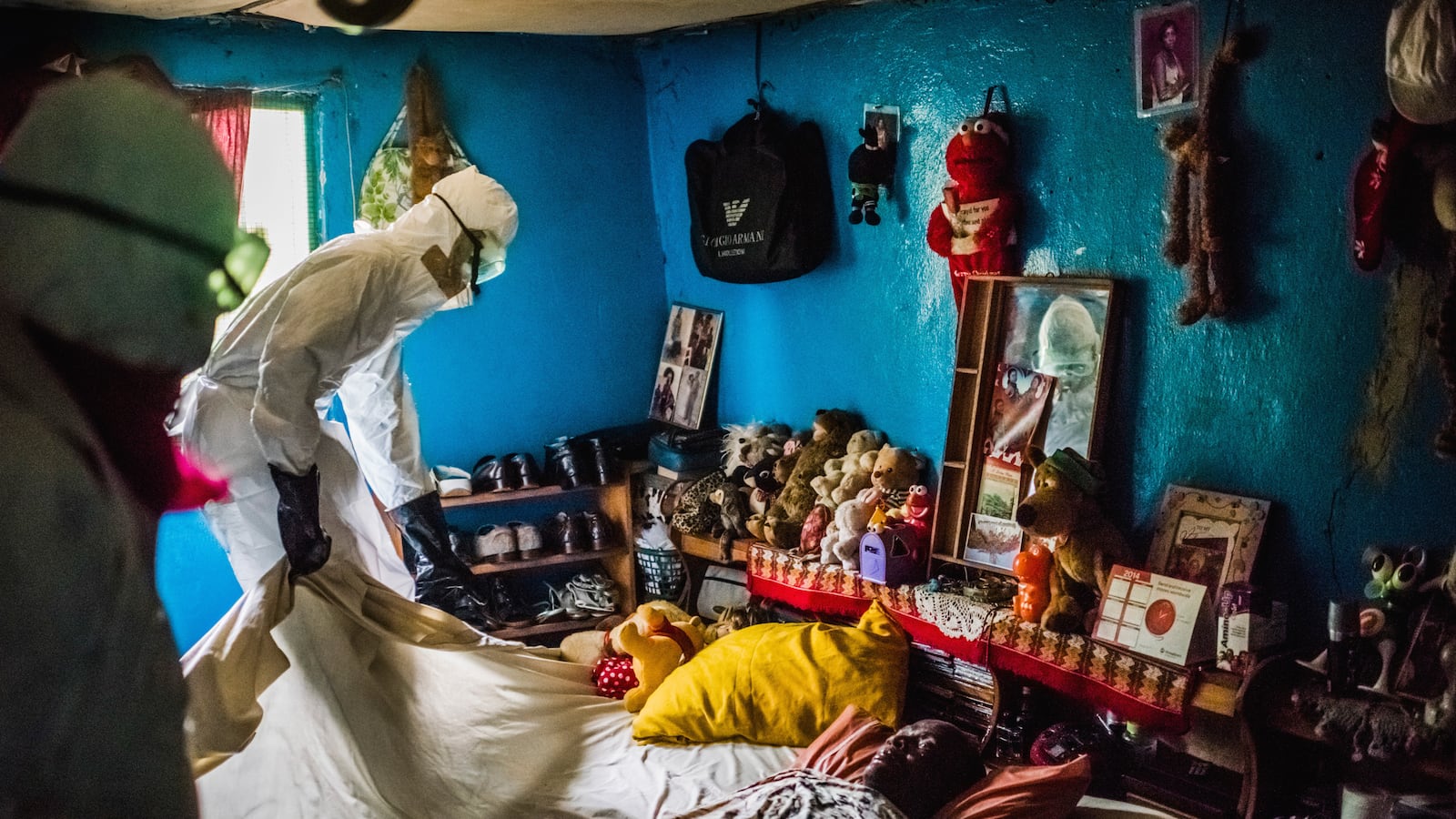 articles/2014/10/07/did-one-liberian-prostitute-give-ebola-to-eight-soldiers/141006-sepkowitz-ebola-tease_gdaa00