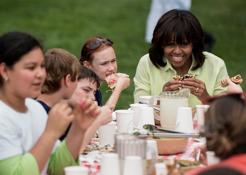galleries/2011/07/03/picnic-fashion-through-the-years/picnic-michelle-obama_s2odyn