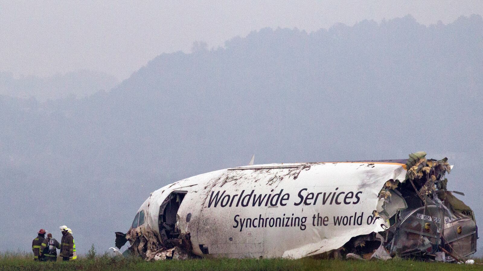 cheats/2013/08/14/cargo-plane-crashes-in-alabama/130814-UPS-plane-crash-cheat_y72j9z