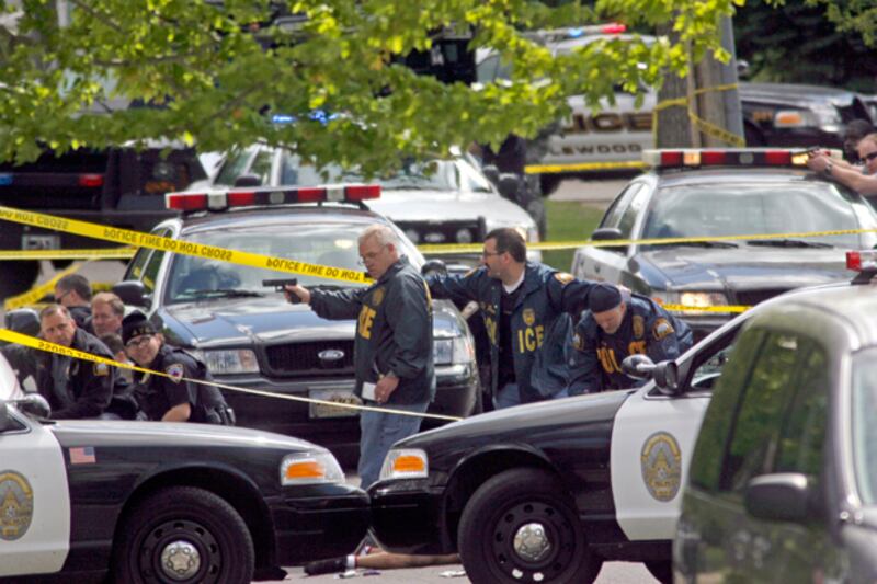 galleries/2011/04/12/deadliest-jobs/deadliest-jopolice_q8g1zq