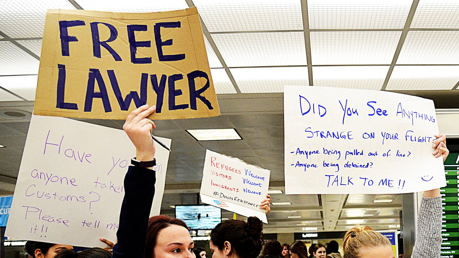 articles/2017/01/31/did-dhs-bully-immigrants-into-signing-away-their-rights/170131-woodruff-dhs-tease_jgbzrv