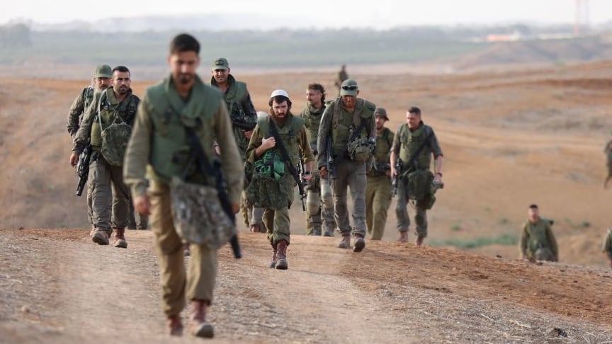 Israeli army soldiers return.