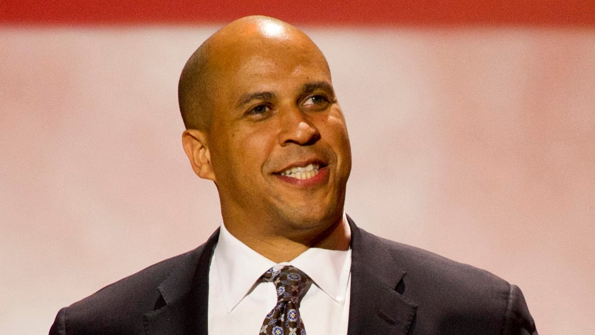 articles/2013/07/31/cory-booker-s-speaking-contract-in-iowa/130125-fallon-booker-superhero-save-box_ndrwsh