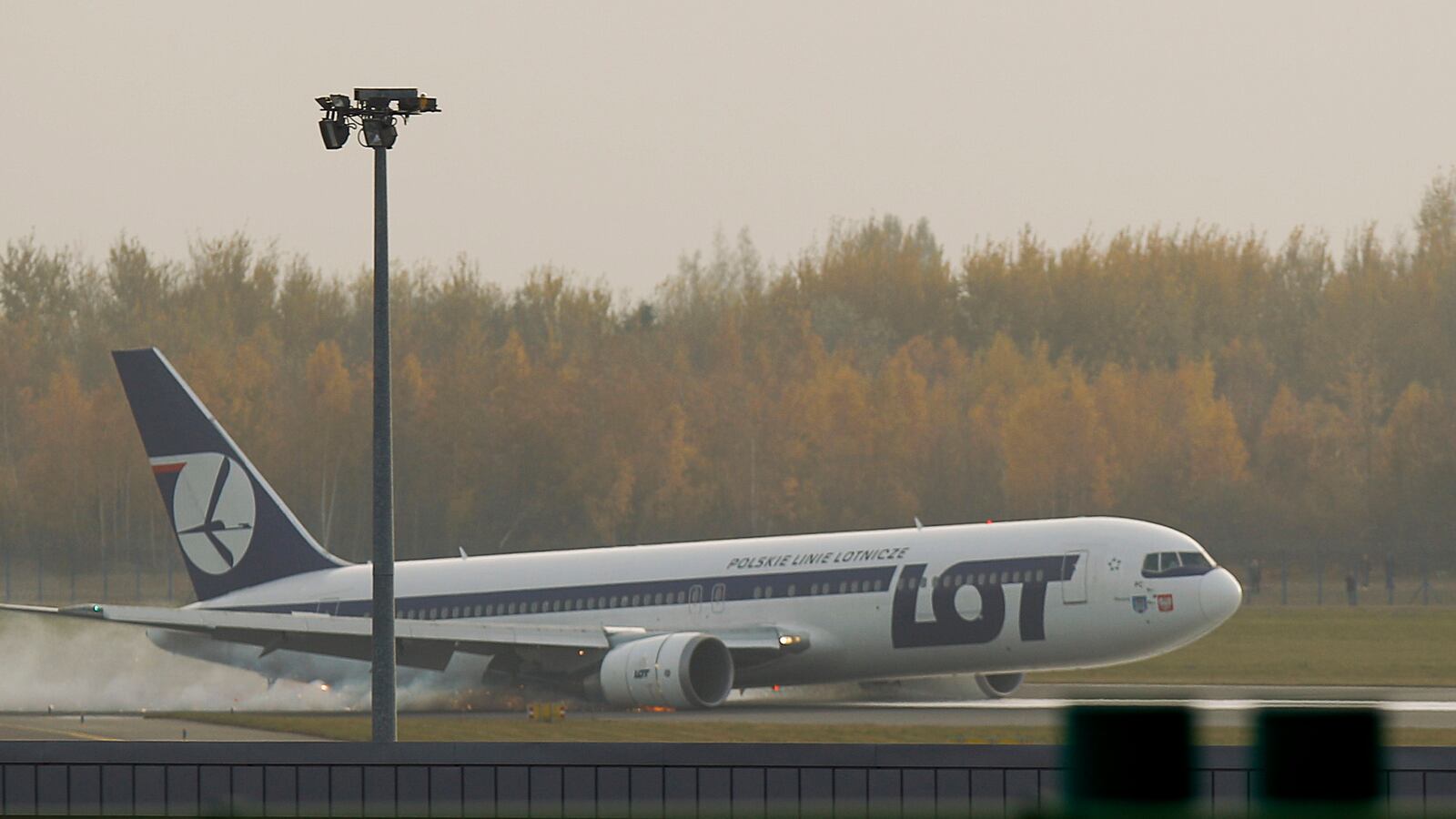 cheats/2015/06/21/hackers-ground-polish-lot-planes/150622-lot-hack-cheat_yr4tqo