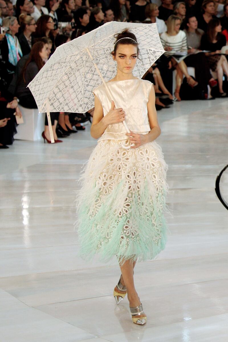 galleries/2011/09/30/paris-fashion-week-spring-summer-2012-photos/fashion-week-paris-gal-2-lv_f0ygyr