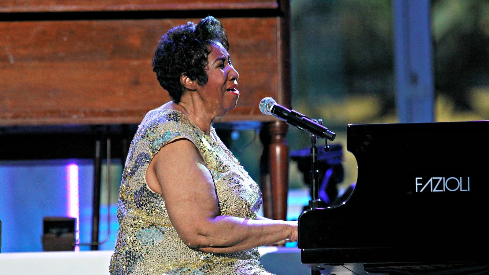 cheats/2017/02/09/aretha-franklin-announces-retirement/170209-aretha-franklin-cheat_nei4zn