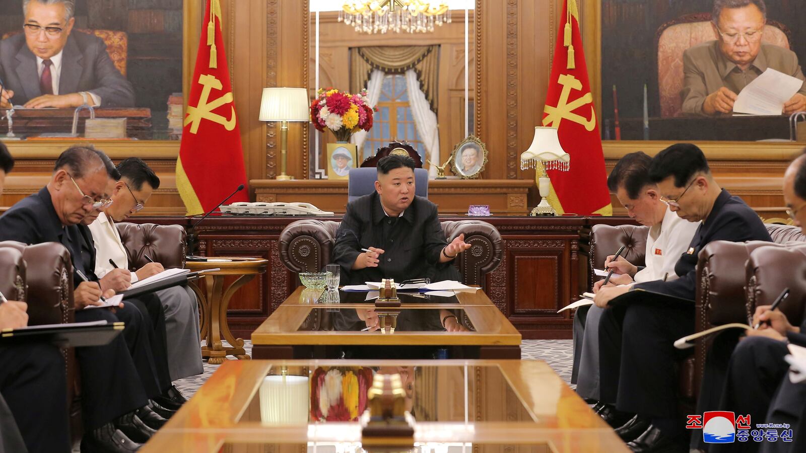 2021-06-08T020412Z_655574487_RC2XVN9HI02Z_RTRMADP_3_NORTHKOREA-POLITICS_luzyu7