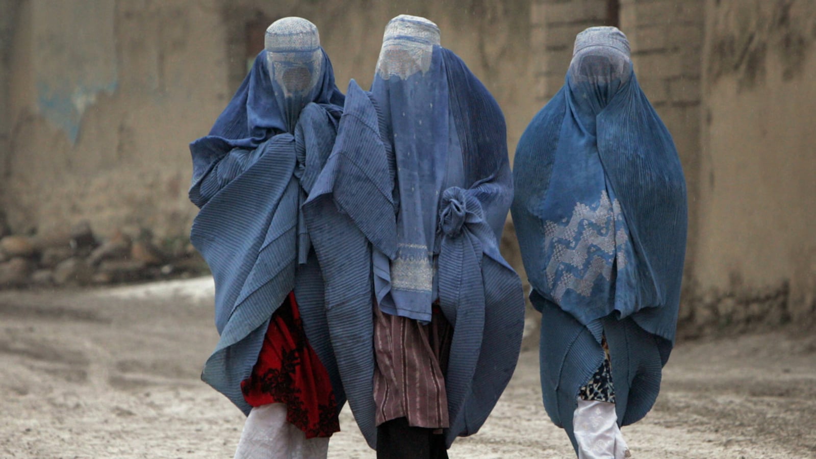 cheats/2012/03/28/afghan-women-held-on-moral-crimes/afghanistan-hundreds-women-imprisoned-moral-crimes-cheat_ube9ao