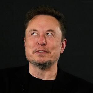 Elon Musk gestures to British Prime Minister Rishi Sunak at a summit.