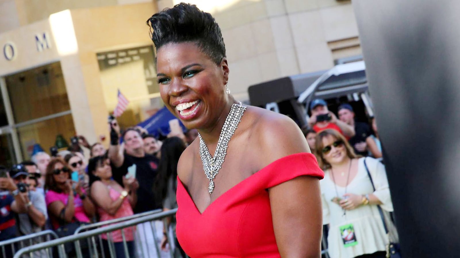articles/2016/07/20/twitter-stopped-one-troll-they-have-no-plan-for-the-rest/160720-collins-leslie-jones-tease-1_d6wnwk