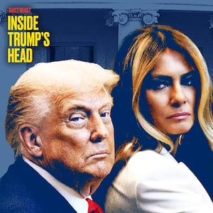 Donald and Melania Trump in front of of the White House.