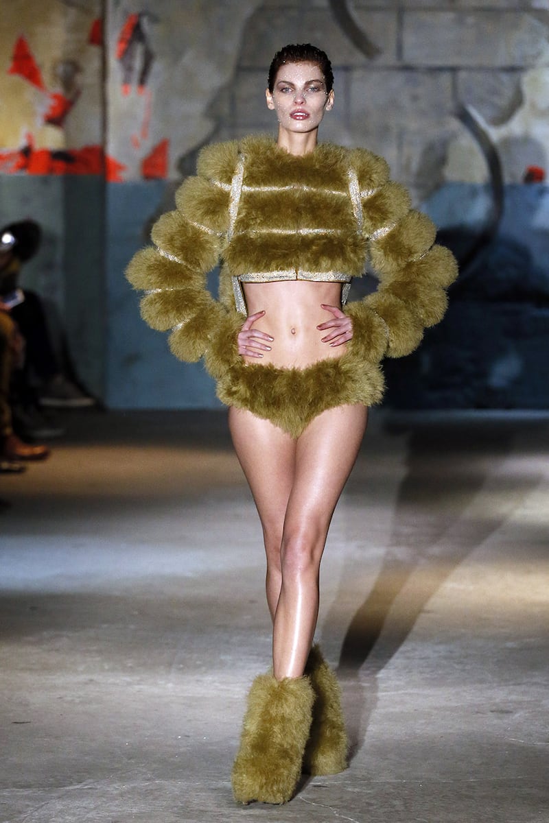 galleries/2015/01/29/fashion-faux-pas-in-paris/150129-paris-haute-couture-04_adqxc4