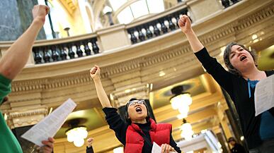 cheats/2011/03/10/wisc-union-bill-clears-assembly/wisc-senate-busts-the-union_njmnmg