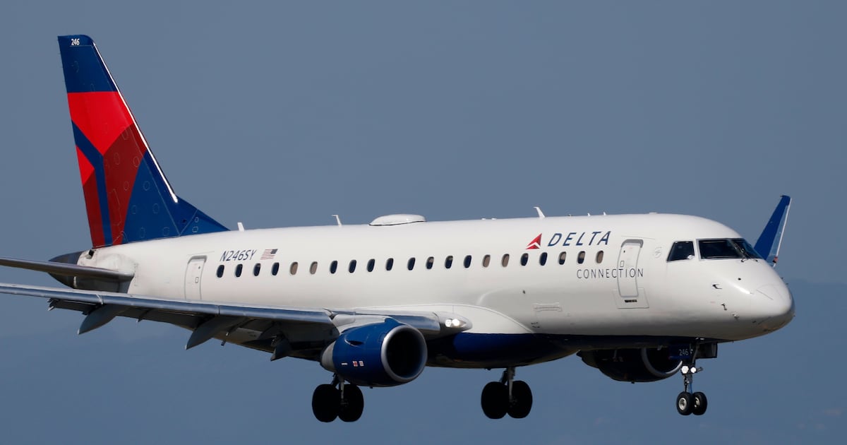 Delta Pilot Makes ‘Crazy’ Error Moments Before Landing at LaGuardia