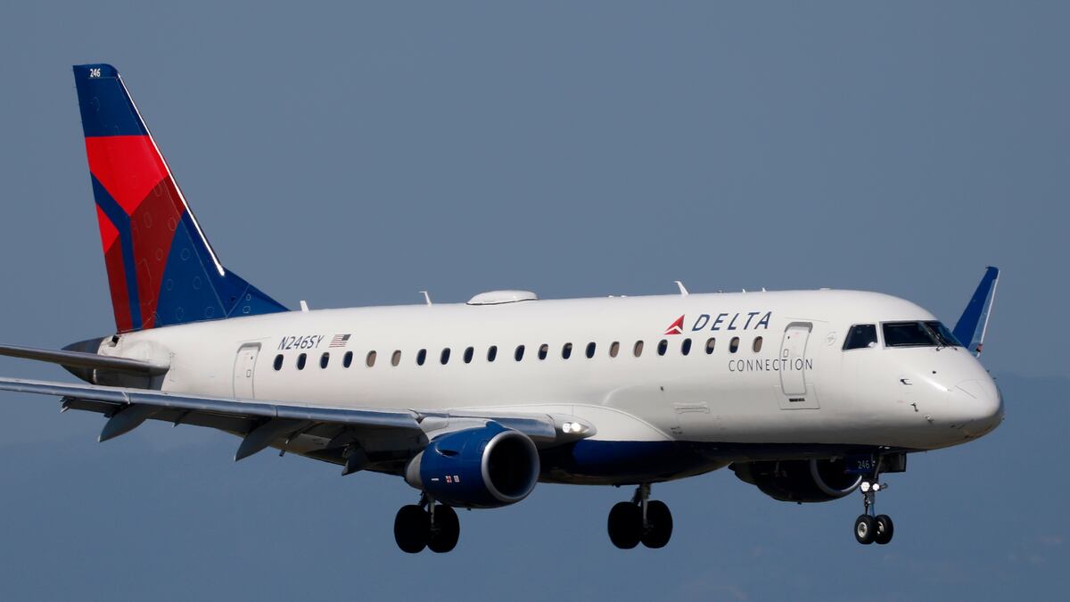 Delta Pilot Makes ‘Crazy’ Error Moments Before Landing at LaGuardia