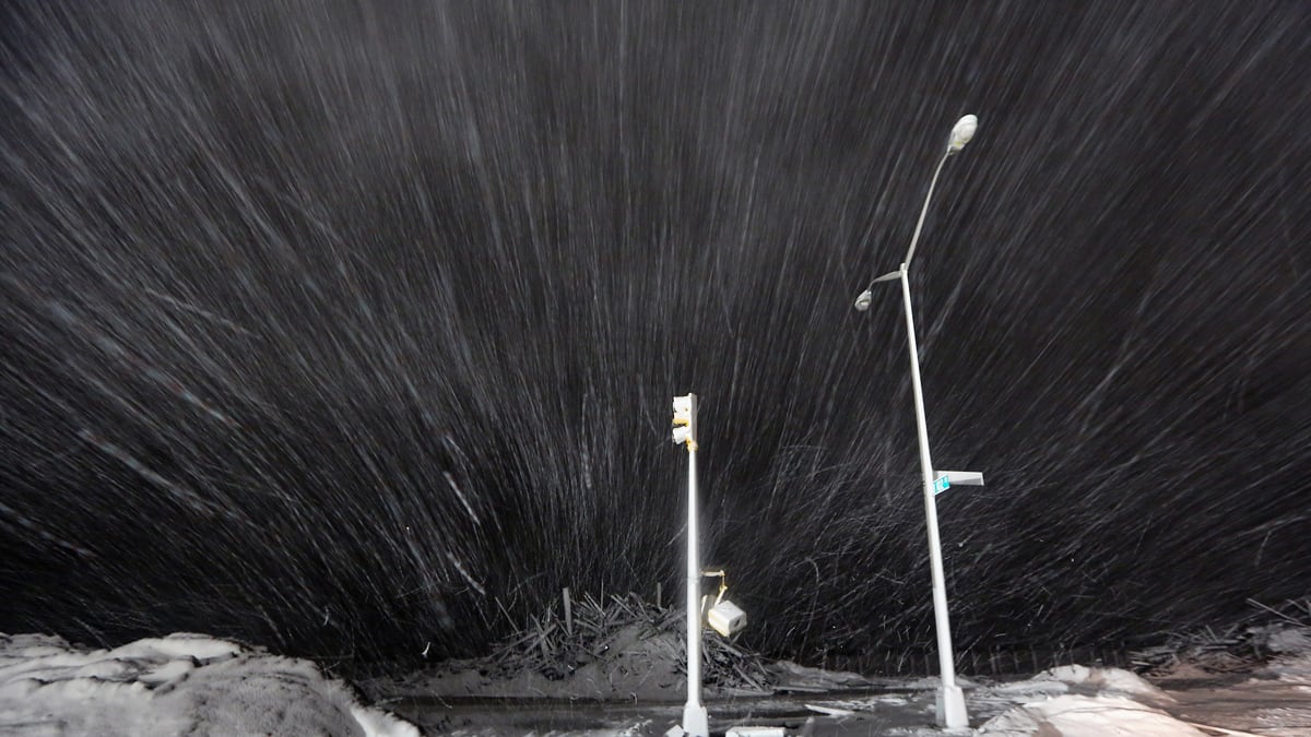 cheats/2012/11/07/new-power-outages-in-nor-easter-storm/noreaster-ne-weather-power-outages-cheat_vqdrch