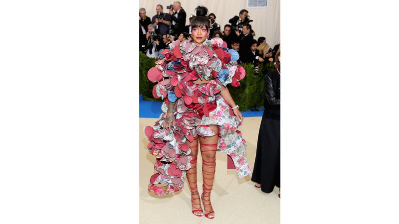 171222-Teeman-Red-Carpet-rihana_qpntb7