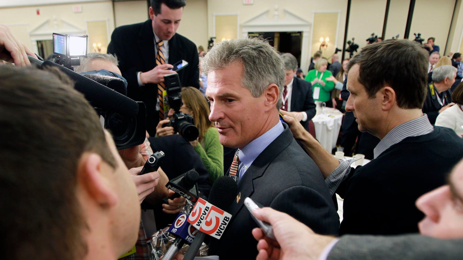 articles/2014/03/24/this-is-scott-brown-s-granite-state-of-whatever/140324-nuzzi-scott-brown-tease_oiybqz