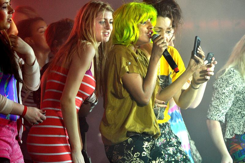 galleries/2012/02/06/rapper-mia-flips-the-bird-during-the-superbowl-and-more-controversial-moments-photos/mia-controversies-cops-video_pyc5a3